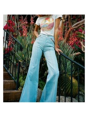 Stoned Immaculate Simone Bells Ultra High Rise 70s Flare Jeans. Size 29. NWOT